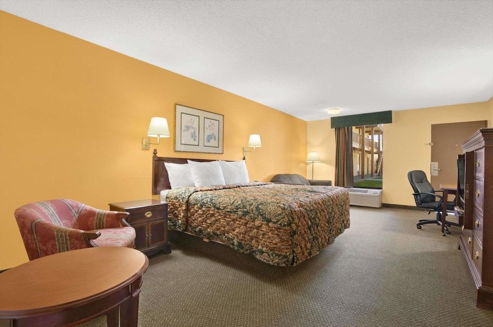 Days Inn By Wyndham Burleson Ft. Worth Екстериор снимка