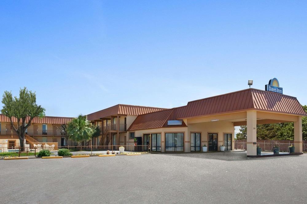 Days Inn By Wyndham Burleson Ft. Worth Екстериор снимка