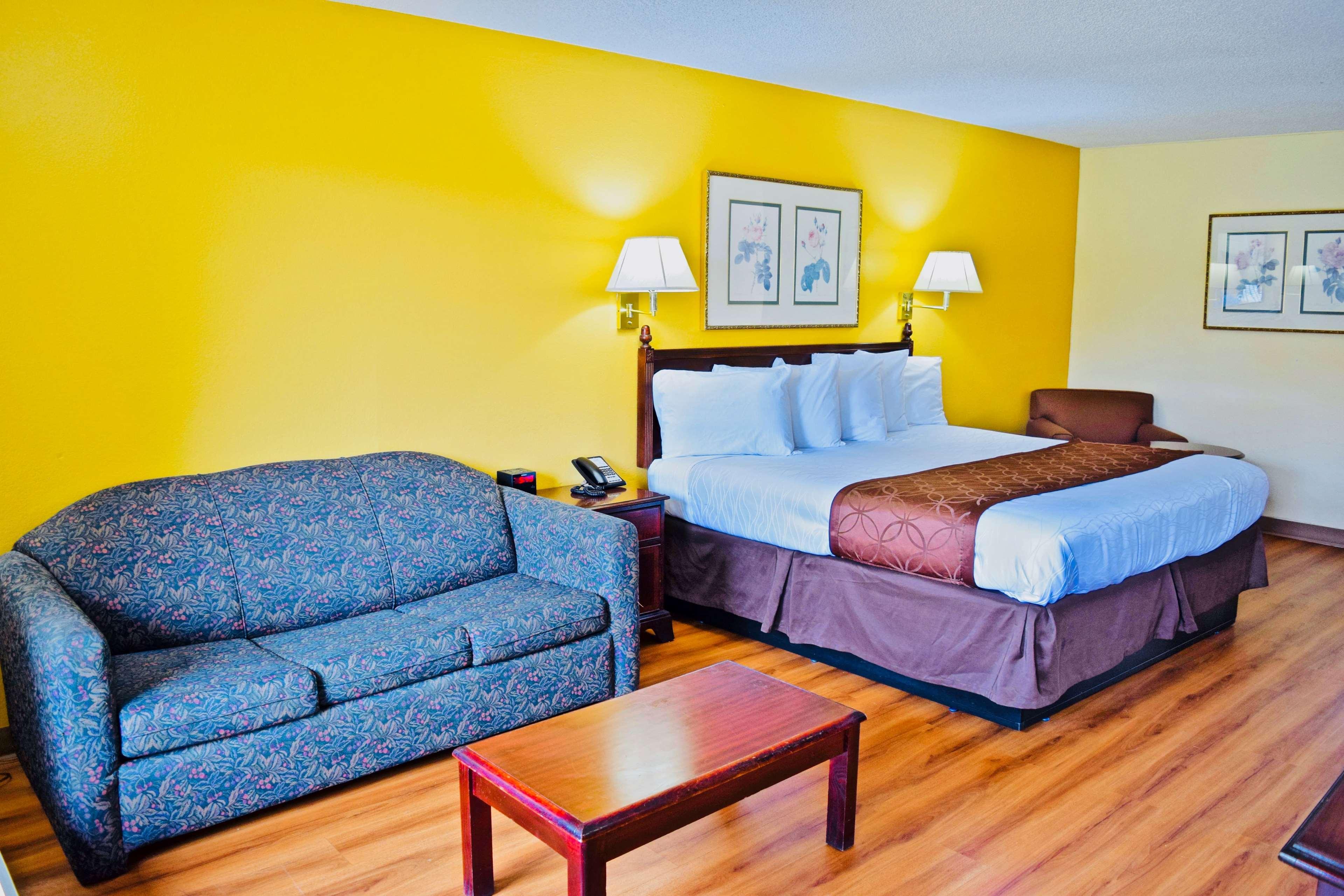 Days Inn By Wyndham Burleson Ft. Worth Екстериор снимка