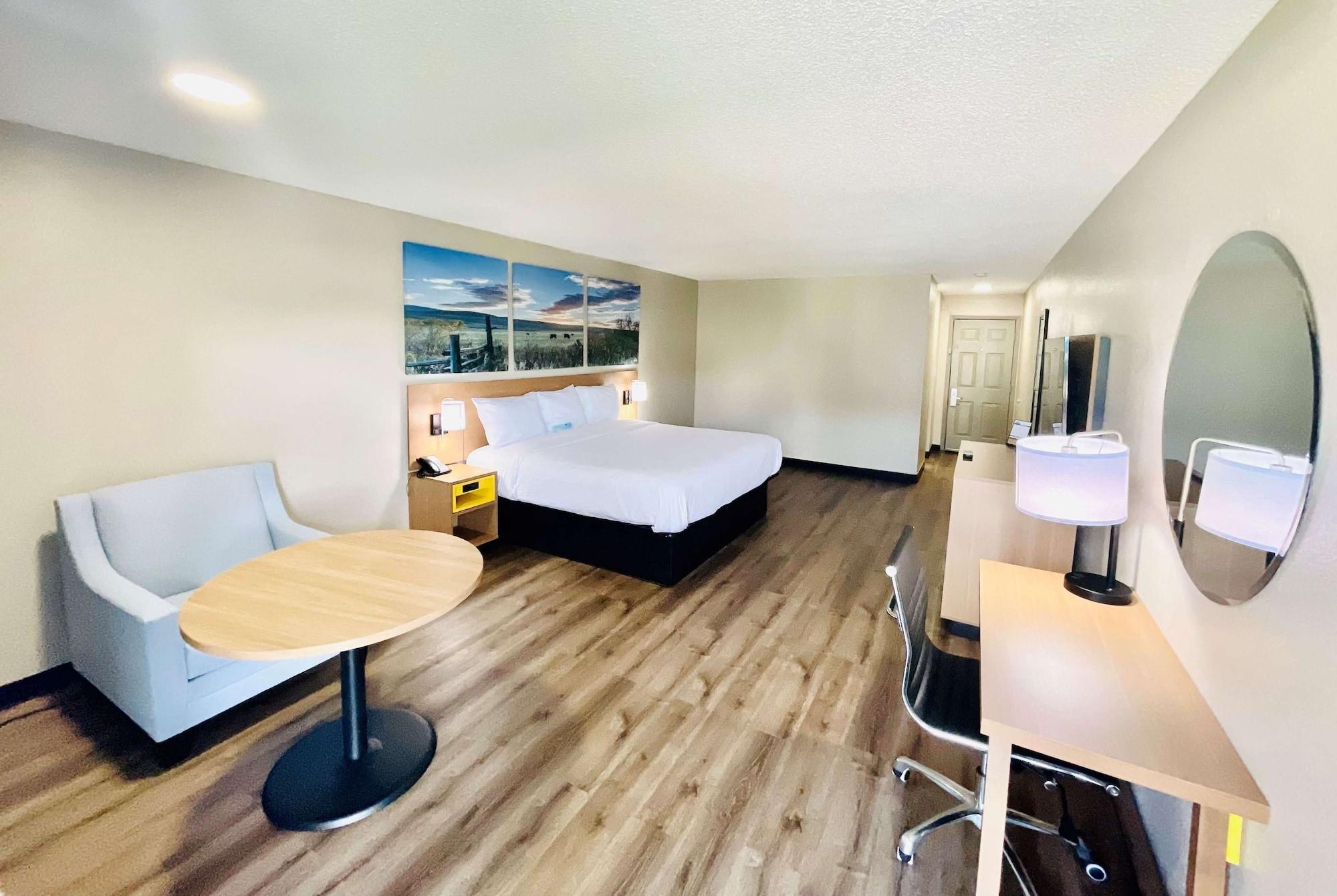 Days Inn By Wyndham Burleson Ft. Worth Екстериор снимка